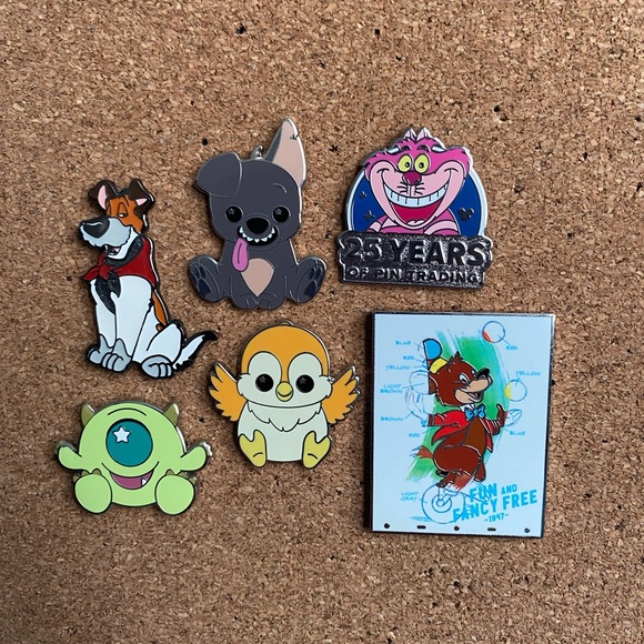 Disney Colorful Character Pin Collection - Picture 1 of 1